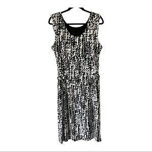 Nine West Plus Size Sleeveless Black/White Ruched Midi Dress. Size 16